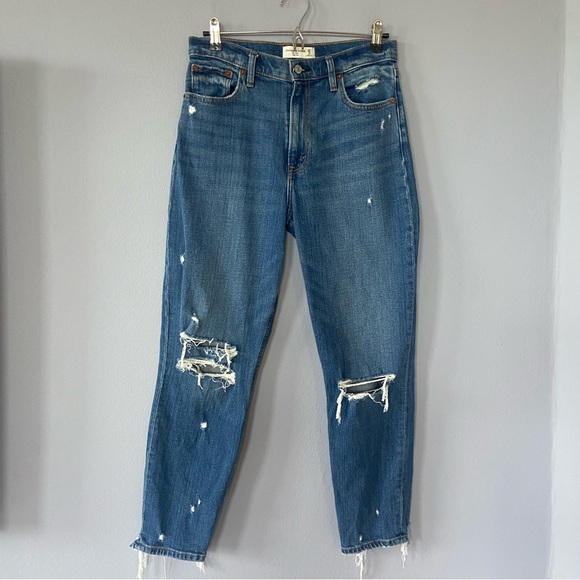 Abercrombie & Fitch The Mom HIgh Rise Distressed Jean Size 8 - Picture 3 of 9